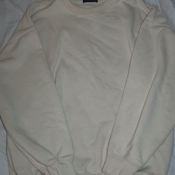 Brandy Melville Men's Beige Crewneck Sweater - Picture 7 of 9